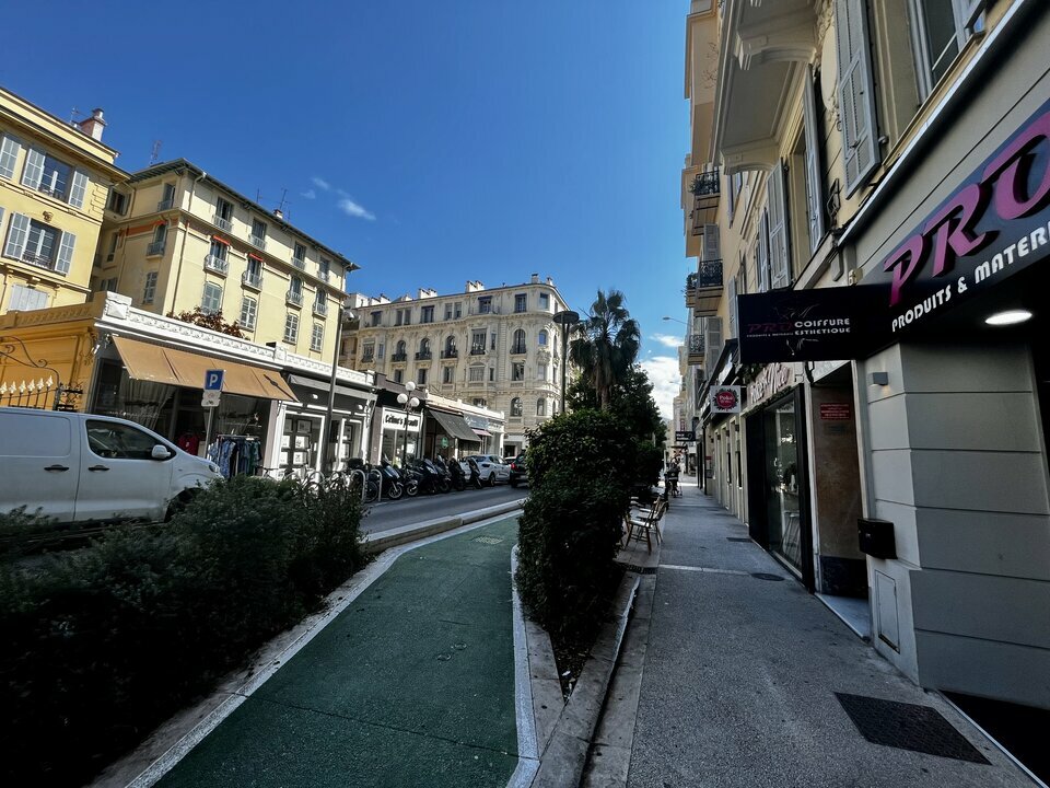 LOCATION PURE RUE PASTORELLI  5588