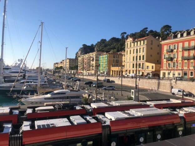 A VENDRE FONDS DE COMMERCE RESTAURANT PORT DE NICE 5383