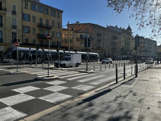 A VENDRE DROIT AU BAIL ENTRÉE VIEUX NICE 5555