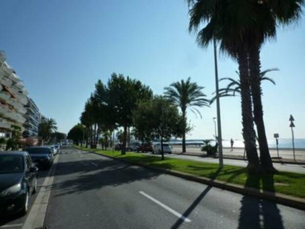 A VENDRE FONDS DE COMMERCE BAR / SNACK CAGNES SUR MER 5613