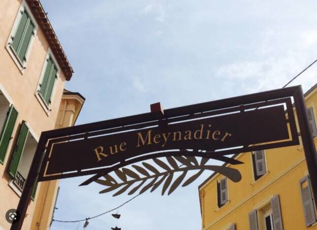 A VENDRE DROIT AU BAIL RUE MEYNADIER CANNES 5462